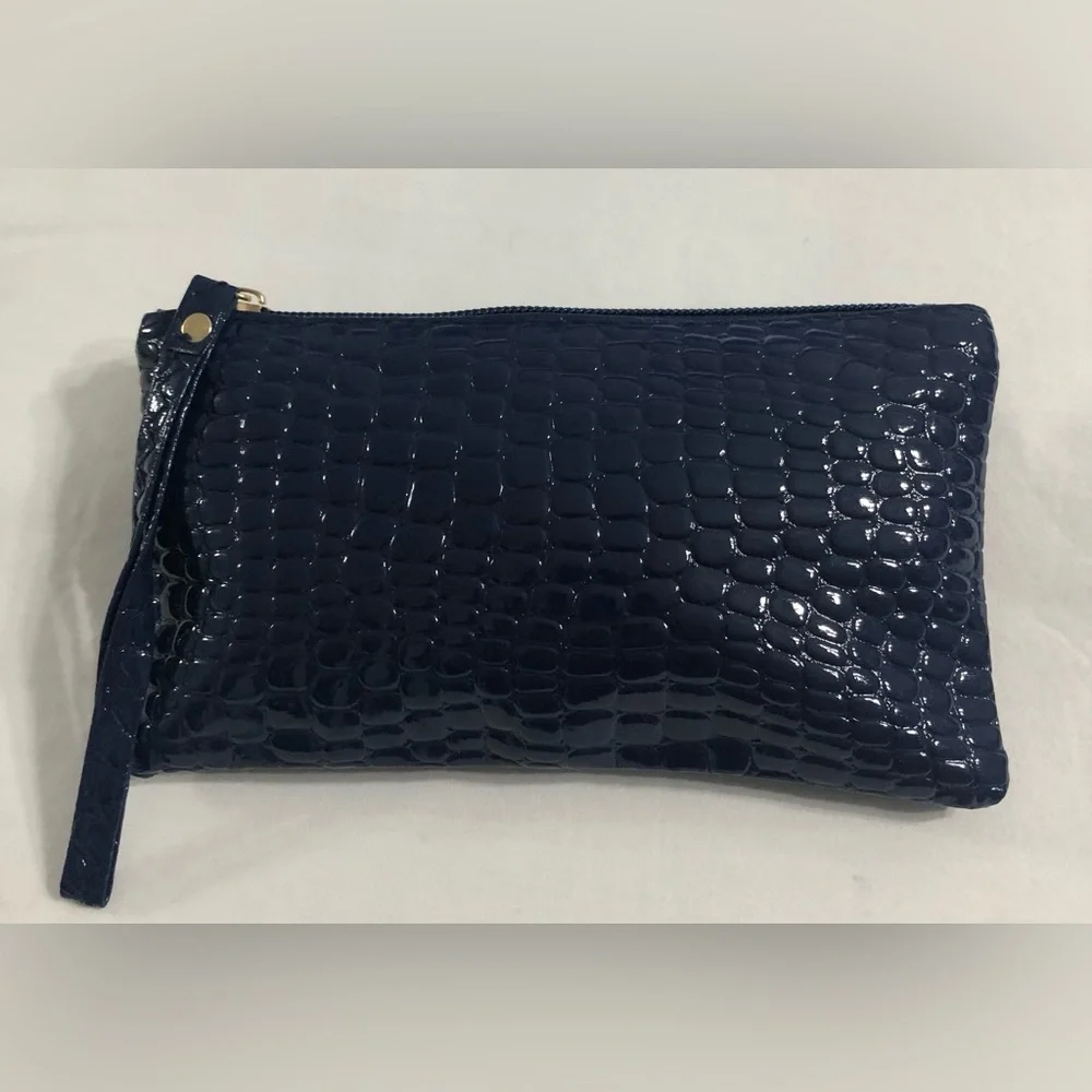 Women’s wristlet wallet brown crocodile. 4”H X 7-3/4”L